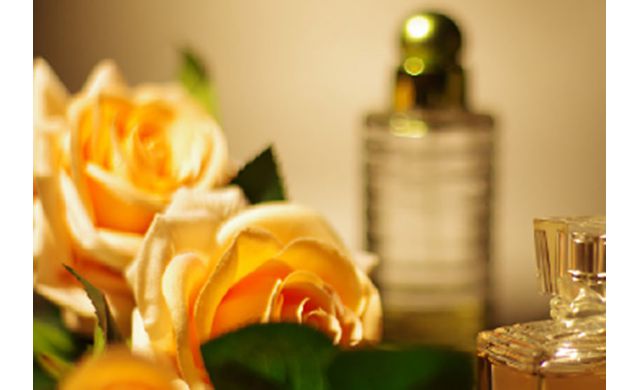 保樂力加集團(tuán)Absolute Vodka豆蔻味新品線下推廣定制香水“絕對(duì)夏日計(jì)劃”